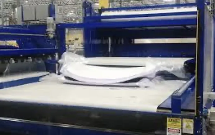 Película de hoja superior en una línea automatizada